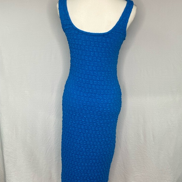 (NWT) Roselyn Sanchez light blue stretch fabric fits the body, sleeveless medium - Picture 3 of 7